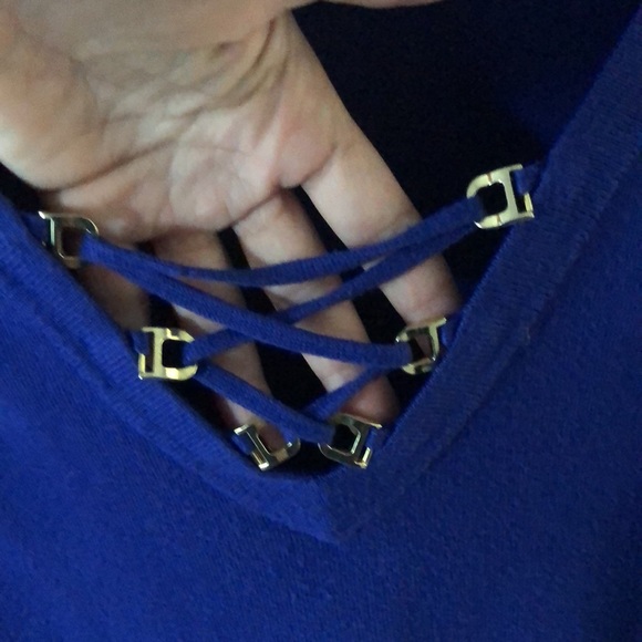 Cable & Gauge 3/4 sleeve v-neck sweater M/L size - Picture 2 of 5